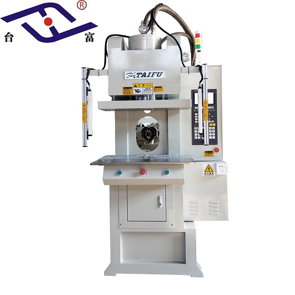 臺富機械C型注塑機立鎖臥射機器